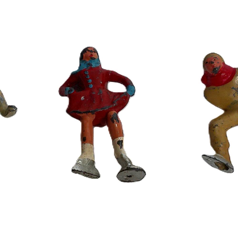 Vintage Barclay Lead Toy Ice Skaters 1930s Christmas Village Figures Set of 3 - Picture 4 of 6